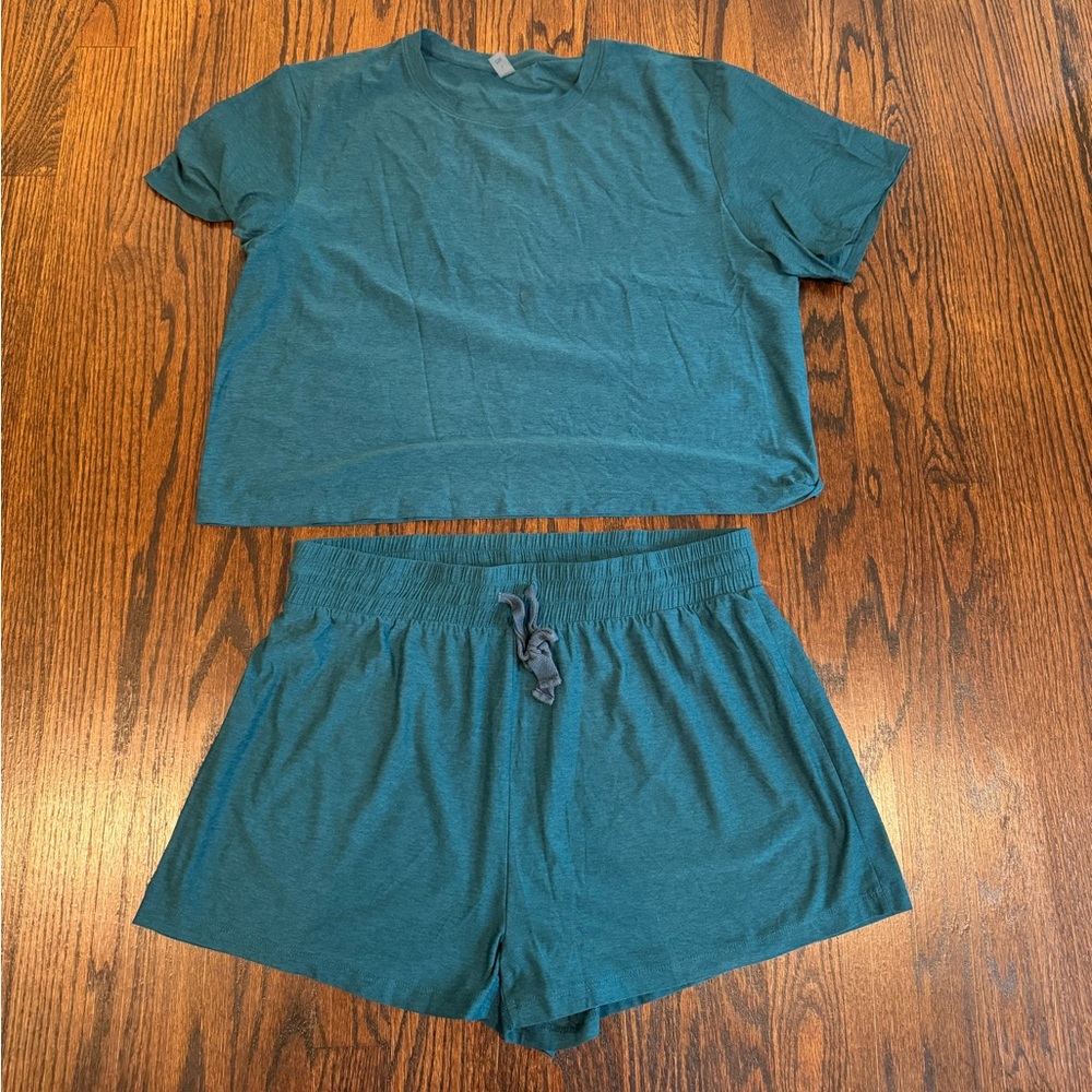 Beyond Yoga Featherweight Sleep Set